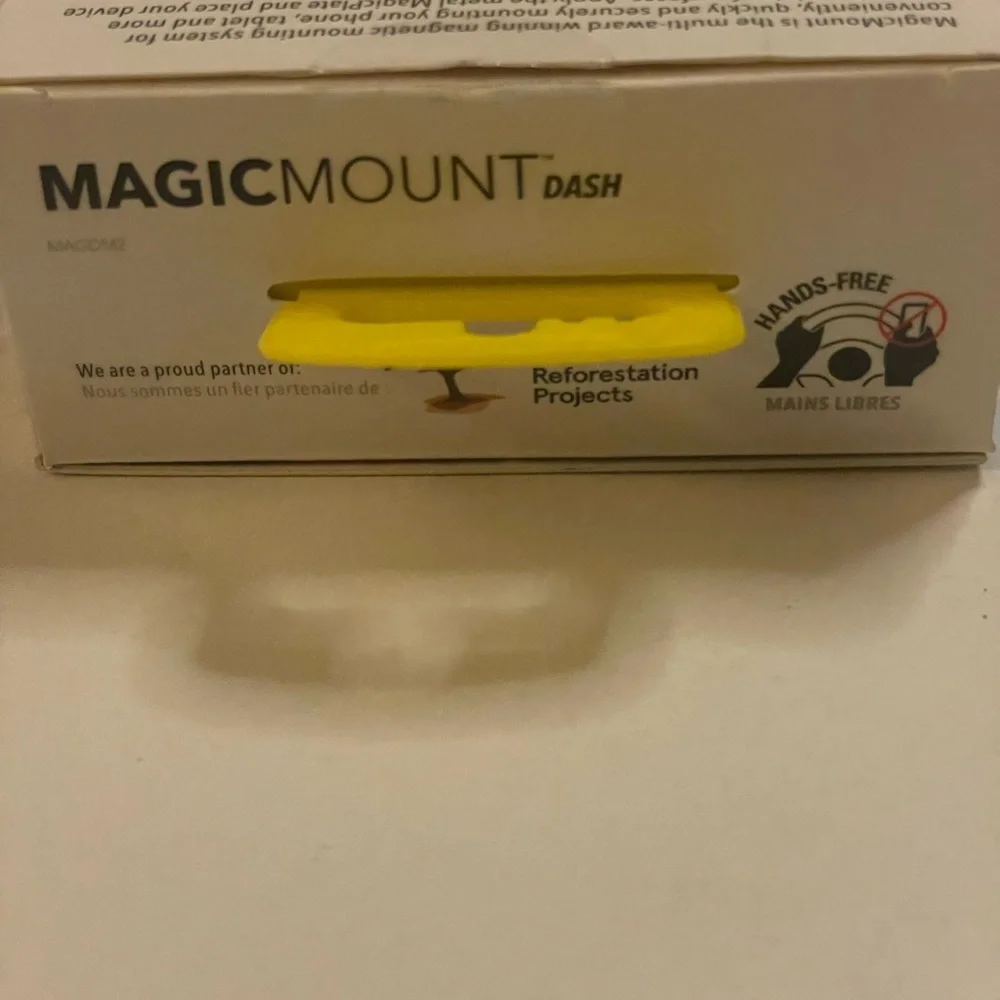 MAGIC-MOUNT DASH MAGNETIC PHONE MOUNT